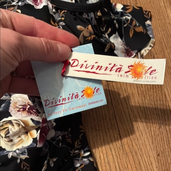 Divinitasole black floral off shoulder swim tank. - Picture 3 of 14